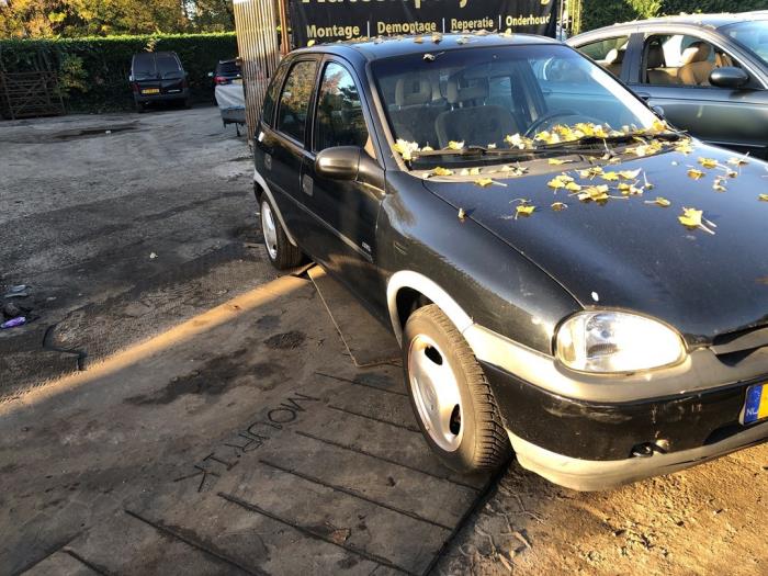 Opel Corsa B 1.4i Sloopvoertuig (1997, Zwart)