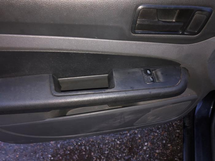 Ford Focus 2 Wagon 1.6 16V Sloopvoertuig (2005, Zwart)