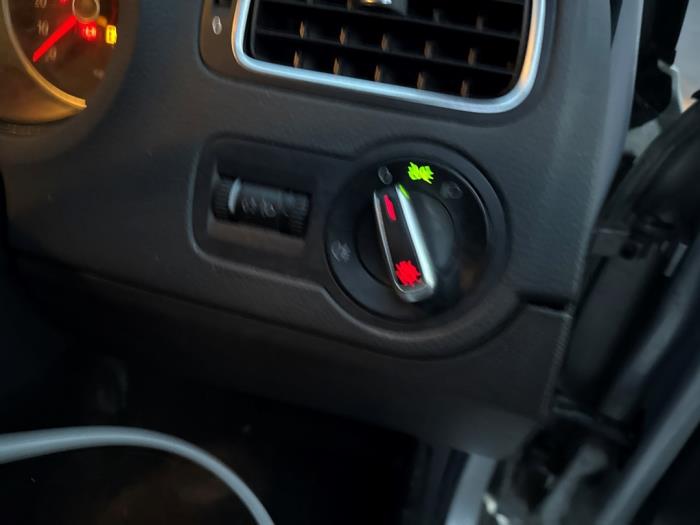 Volkswagen Polo V 1.2 12V Sloopvoertuig (2010, Zilvergrijs)