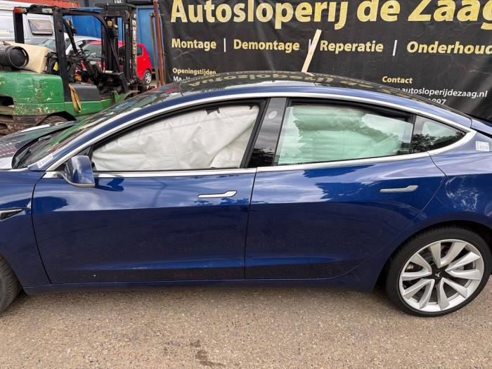 Tesla Model 3 Standard RWD Plus 60 kWh Sloopvoertuig (2019, Blauw)
