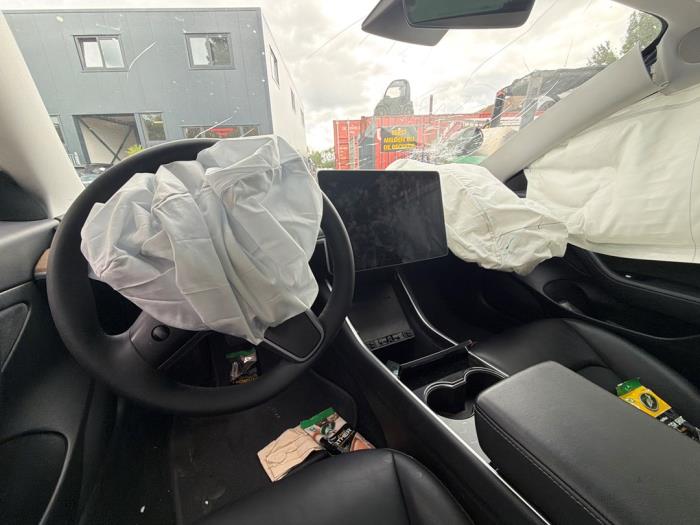 Tesla Model 3 Standard RWD Plus 60 kWh Sloopvoertuig (2019, Blauw)