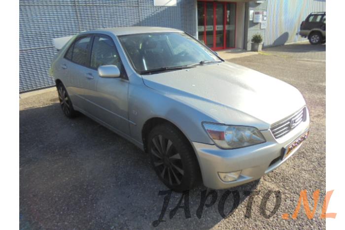 Lexus is300 2000