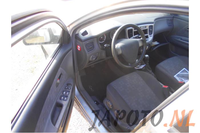 Kia Rio II 1.4 16V Sloopvoertuig (2007, Grijs)