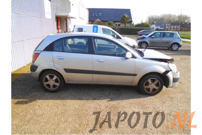 Kia Rio II 1.4 16V Sloopvoertuig (2007, Grijs)