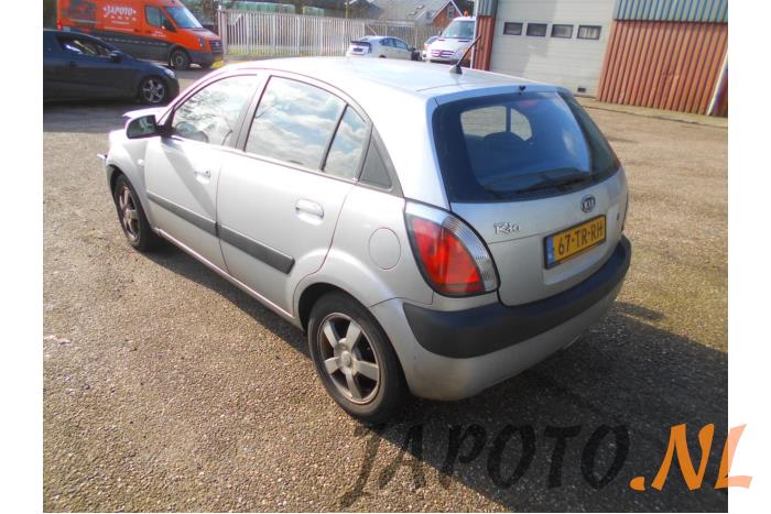 Kia Rio II 1.4 16V Sloopvoertuig (2007, Grijs)