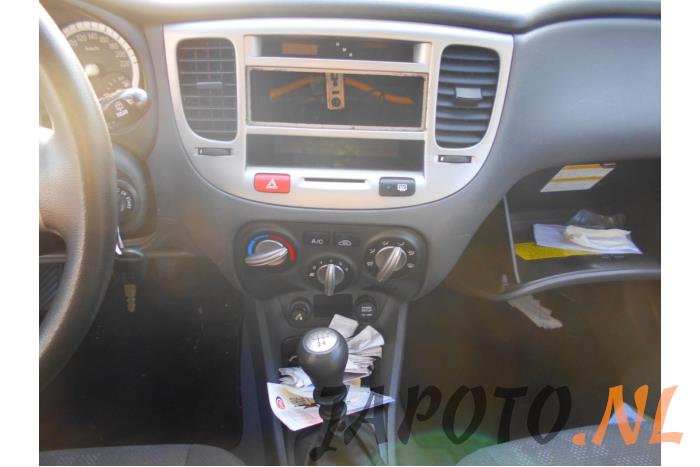 Kia Rio II 1.4 16V Sloopvoertuig (2007, Grijs)