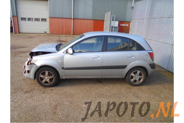 Kia Rio II 1.4 16V Sloopvoertuig (2007, Grijs)