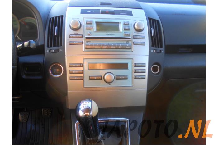 Toyota Corolla Verso 2.2 D-4D 16V Cat Clean Power Sloopvoertuig (2006, Grijs)