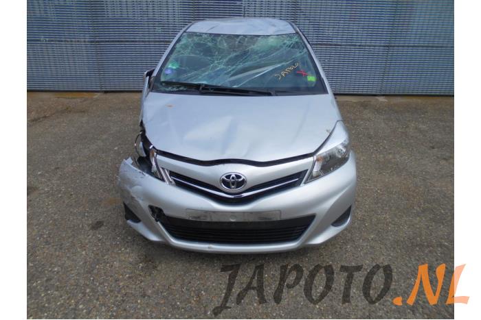 Toyota Yaris III 1.33 16V Dual VVT-I Sloopvoertuig (2011, Grijs)