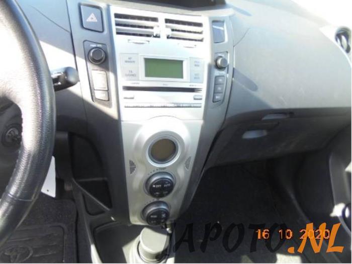 Toyota Yaris II 1.3 16V VVT-i Sloopvoertuig (2006, Grijs)