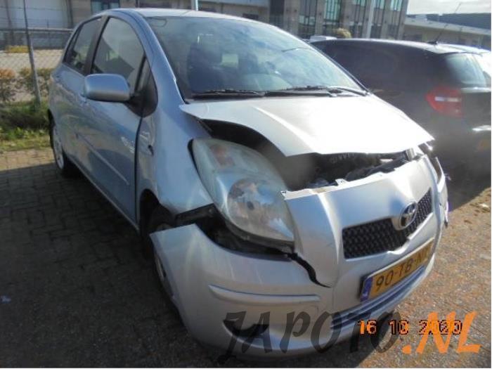 Toyota Yaris II 1.3 16V VVT-i Sloopvoertuig (2006, Grijs)
