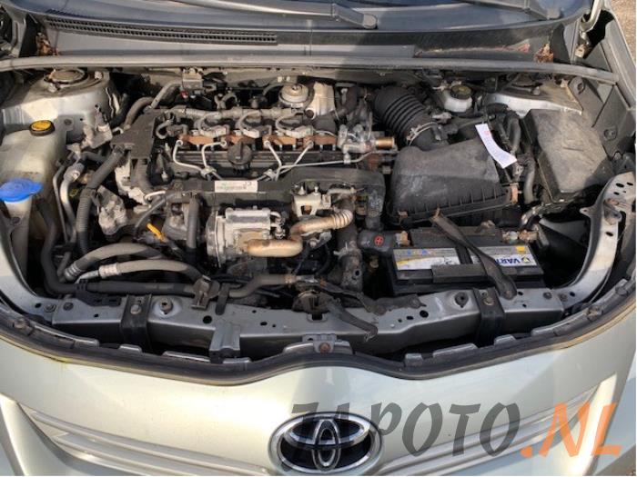 Toyota Verso 2.0 16V D-4D-F Sloopvoertuig (2011, Metallic, Grijs)