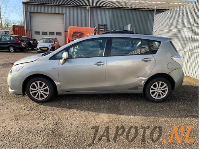 Toyota Verso 2.0 16V D-4D-F Sloopvoertuig (2011, Metallic, Grijs)