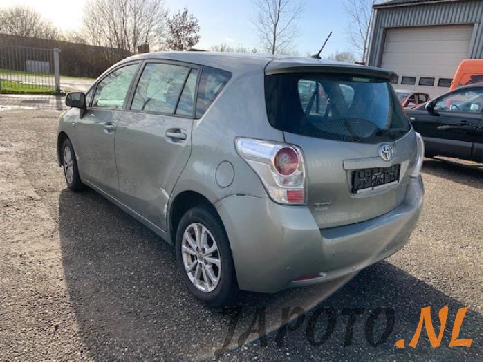 Toyota Verso 2.0 16V D-4D-F Sloopvoertuig (2011, Metallic, Grijs)