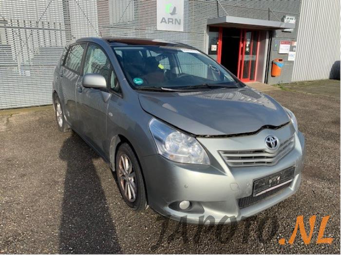 Toyota Verso 2.0 16V D-4D-F Sloopvoertuig (2011, Metallic, Grijs)
