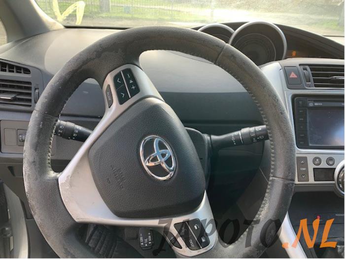 Toyota Verso 2.0 16V D-4D-F Sloopvoertuig (2011, Metallic, Grijs)