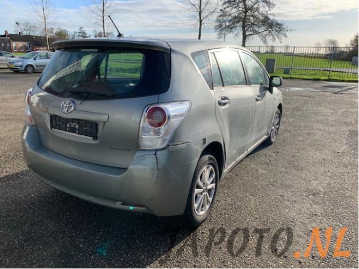 Toyota Verso 2.0 16V D-4D-F Sloopvoertuig (2011, Metallic, Grijs)