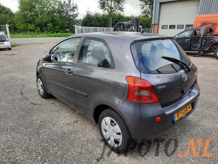 Toyota Yaris II 1.0 12V VVT-i Sloopvoertuig (2008, Grijs)