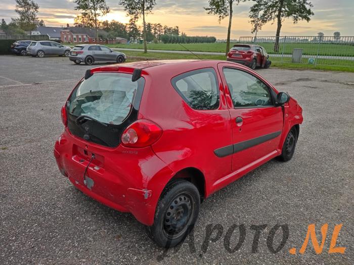 Toyota Aygo 1.0 12V VVT-i Sloopvoertuig (2008, Rood)
