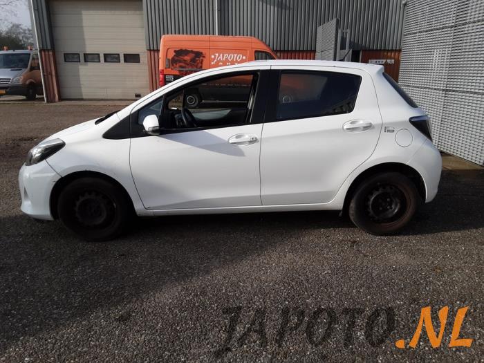 Toyota Yaris III 1.5 16V Hybrid Sloopvoertuig (2014, Wit)