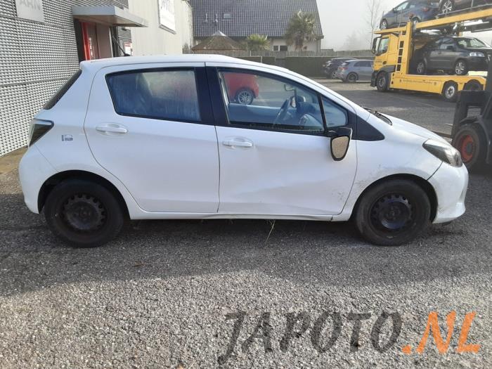 Toyota Yaris III 1.5 16V Hybrid Sloopvoertuig (2014, Wit)