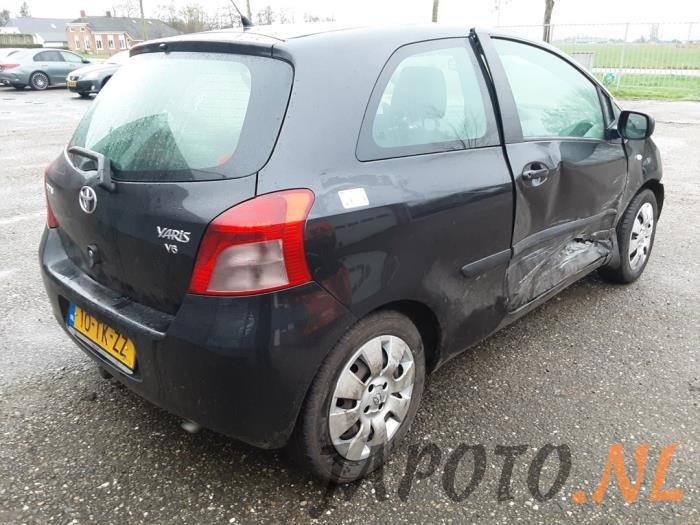 Toyota Yaris II 1.3 16V VVT-i Sloopvoertuig (2006, Zwart)