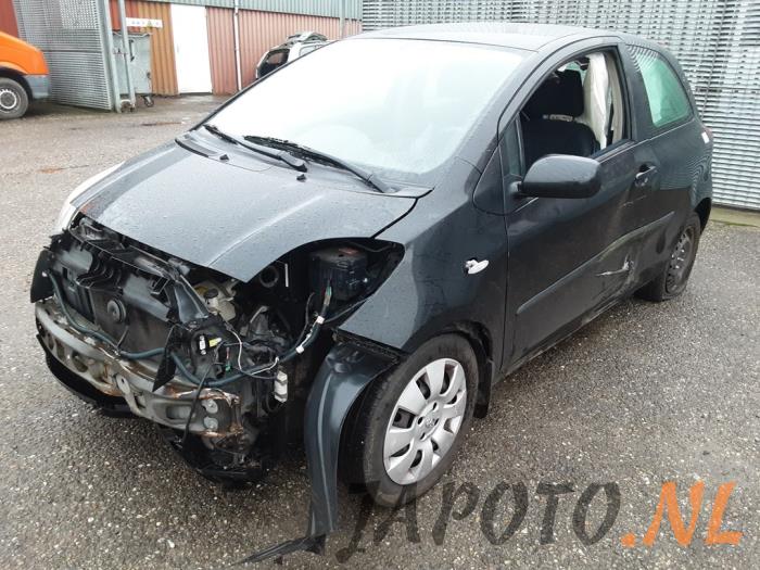 Toyota Yaris II 1.3 16V VVT-i Sloopvoertuig (2006, Zwart)