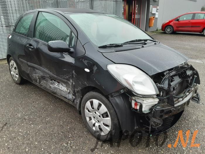 Toyota Yaris II 1.3 16V VVT-i Sloopvoertuig (2006, Zwart)