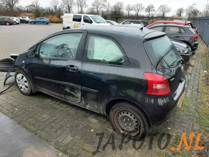 Toyota Yaris II 1.3 16V VVT-i Sloopvoertuig (2006, Zwart)