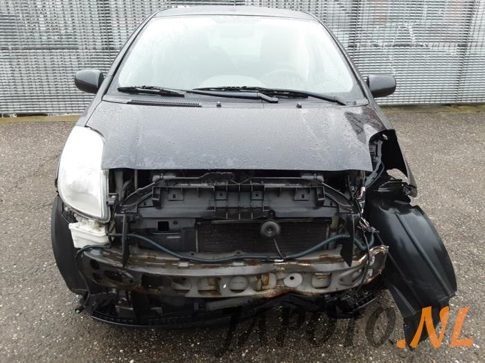 Toyota Yaris II 1.3 16V VVT-i Sloopvoertuig (2006, Zwart)