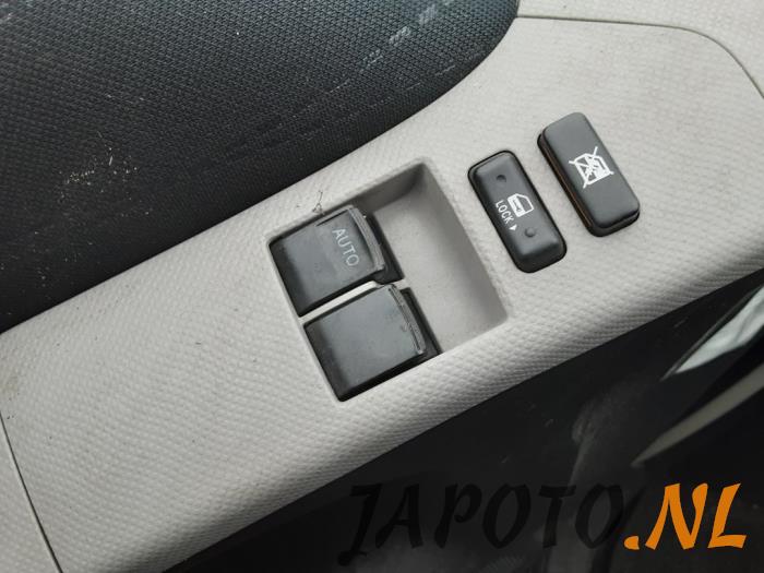 Toyota Yaris II 1.3 16V VVT-i Sloopvoertuig (2006, Zwart)