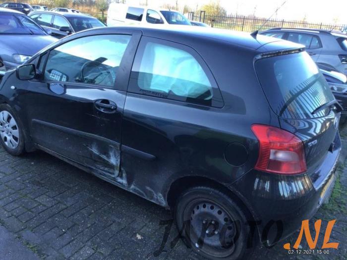 Toyota Yaris II 1.3 16V VVT-i Sloopvoertuig (2006, Zwart)