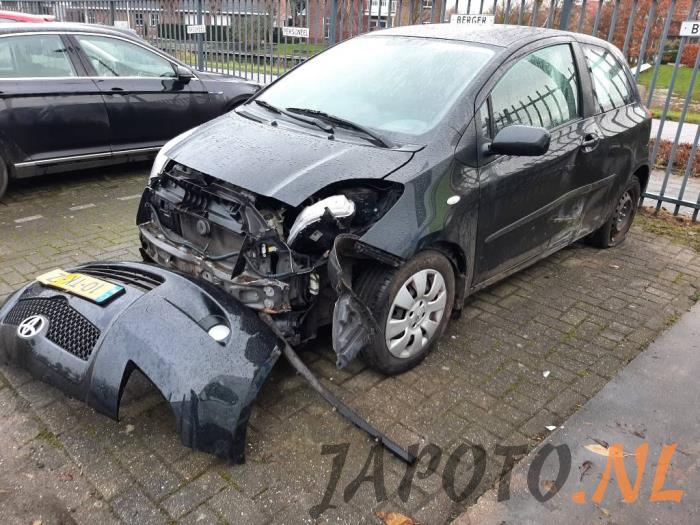 Toyota Yaris II 1.3 16V VVT-i Sloopvoertuig (2006, Zwart)
