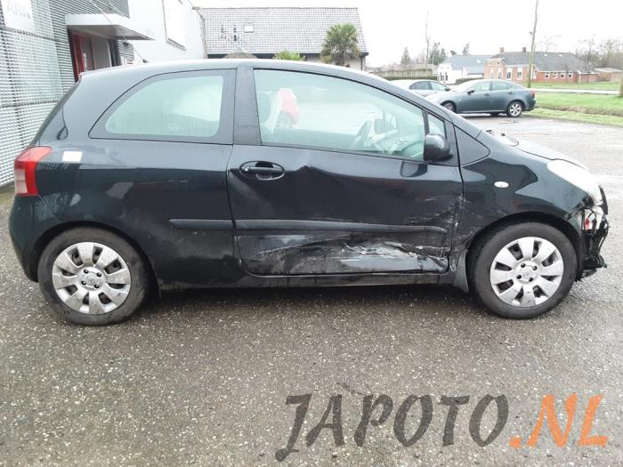 Toyota Yaris II 1.3 16V VVT-i Sloopvoertuig (2006, Zwart)