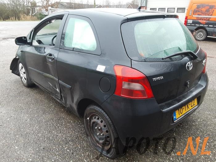 Toyota Yaris II 1.3 16V VVT-i Sloopvoertuig (2006, Zwart)