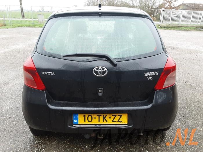 Toyota Yaris II 1.3 16V VVT-i Sloopvoertuig (2006, Zwart)