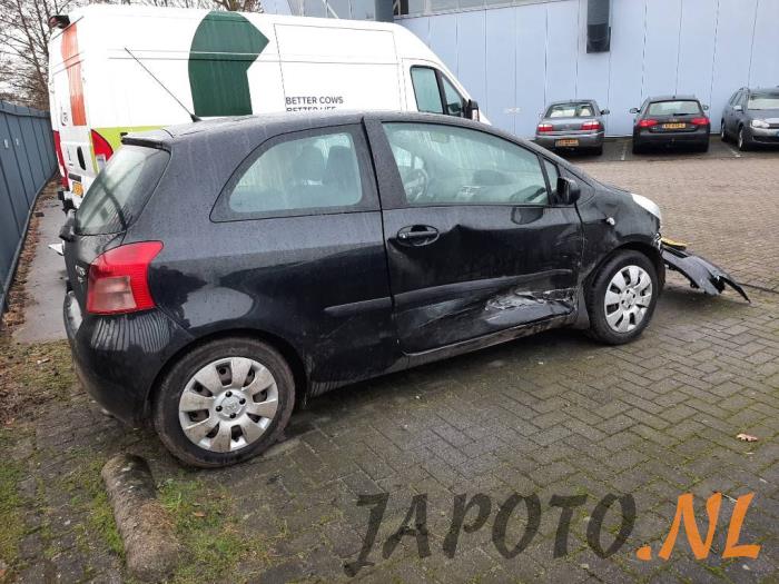 Toyota Yaris II 1.3 16V VVT-i Sloopvoertuig (2006, Zwart)