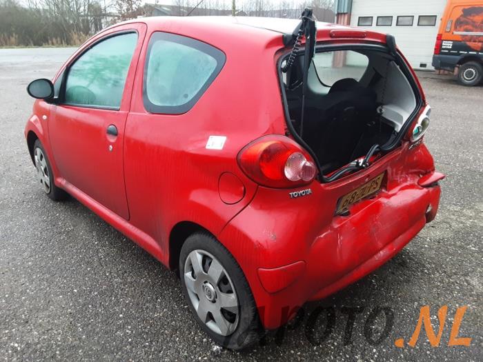 Toyota Aygo 1.0 12V VVT-i Sloopvoertuig (2008, Rood)