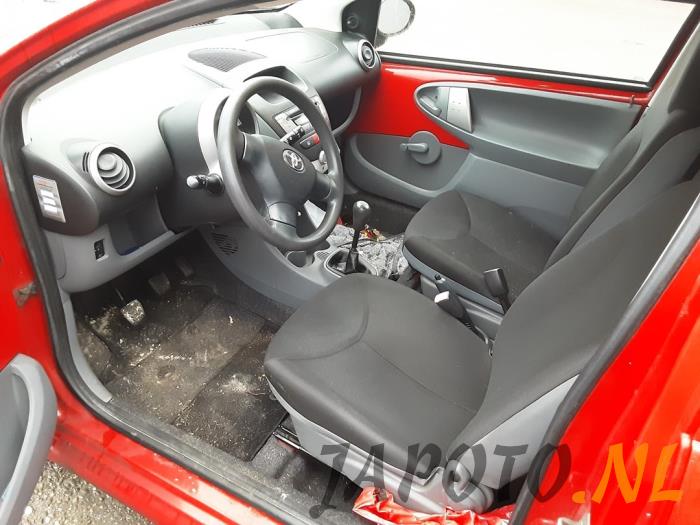 Toyota Aygo 1.0 12V VVT-i Sloopvoertuig (2008, Rood)