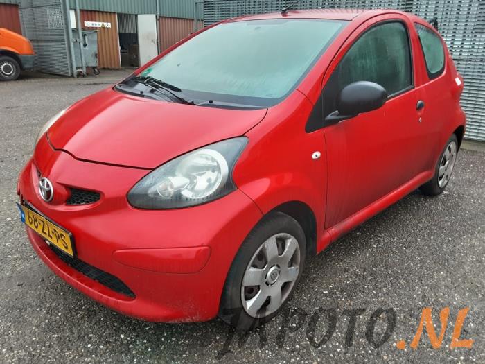 Toyota Aygo 1.0 12V VVT-i Sloopvoertuig (2008, Rood)