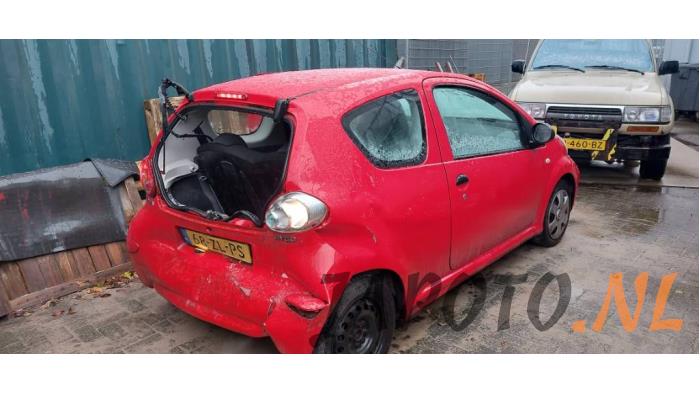 Toyota Aygo 1.0 12V VVT-i Sloopvoertuig (2008, Rood)