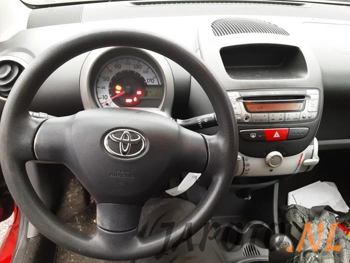 Toyota Aygo 1.0 12V VVT-i Sloopvoertuig (2008, Rood)