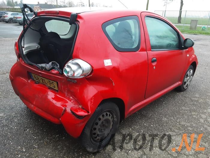 Toyota Aygo 1.0 12V VVT-i Sloopvoertuig (2008, Rood)