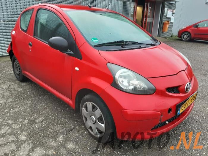 Toyota Aygo 1.0 12V VVT-i Sloopvoertuig (2008, Rood)