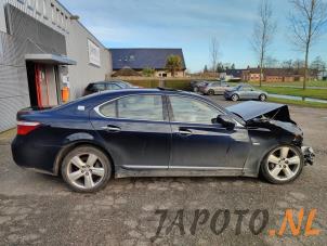 Lexus LS 460 4.6 32V VVT-i Sloopvoertuig (2007, Blauw)