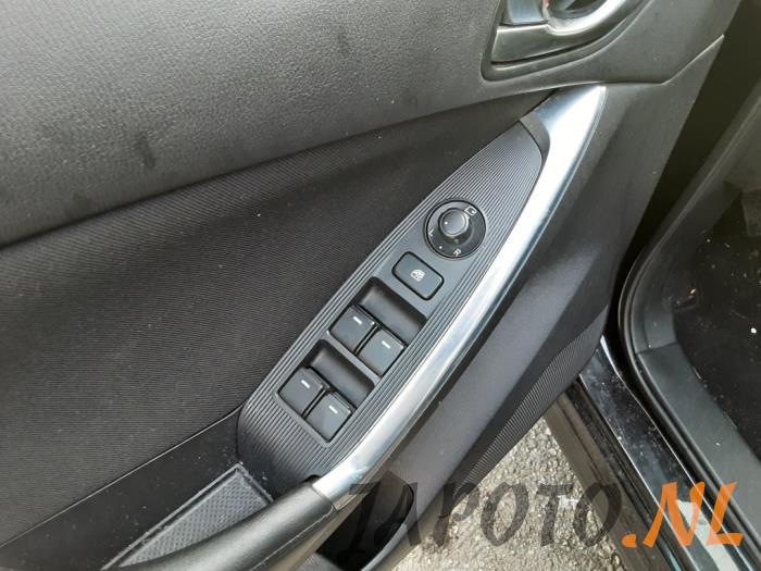 Mazda CX-5 I 2.0 SkyActiv-G 16V 2WD Sloopvoertuig (2015, Zwart)