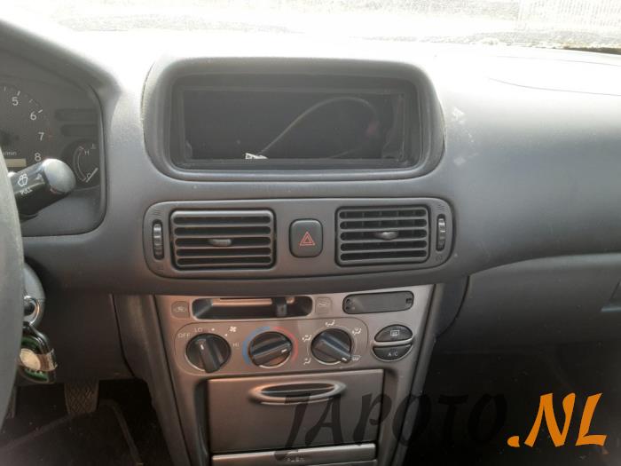 Toyota Corolla 1.6 16V Sloopvoertuig (1999, Grijs)