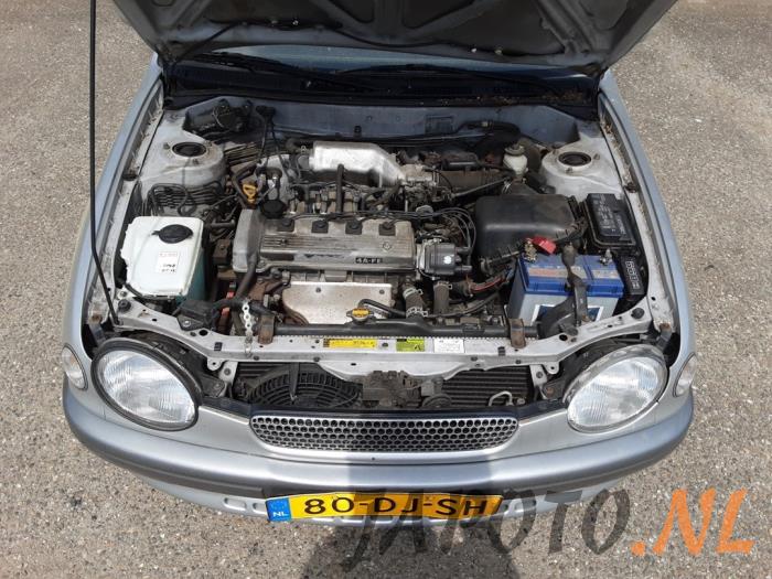 Toyota Corolla 1.6 16V Sloopvoertuig (1999, Grijs)