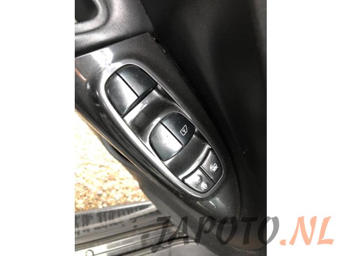 Nissan Juke 1.2 DIG-T 16V Sloopvoertuig (2014, Zwart)