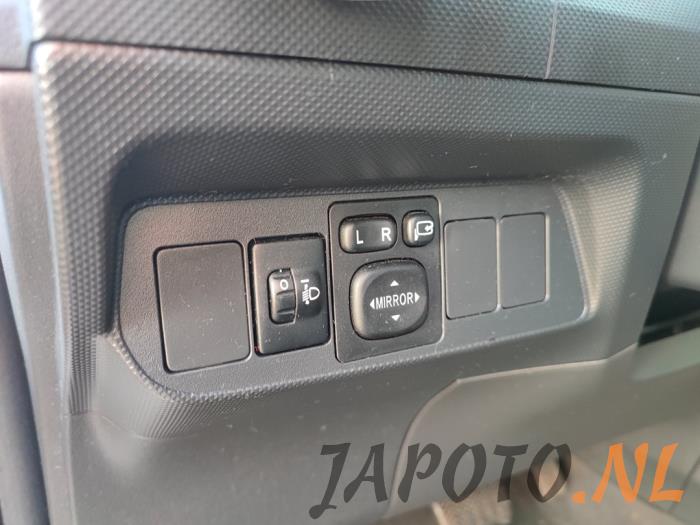 Toyota Auris 1.8 16V HSD Full Hybrid Sloopvoertuig (2011, Wit)